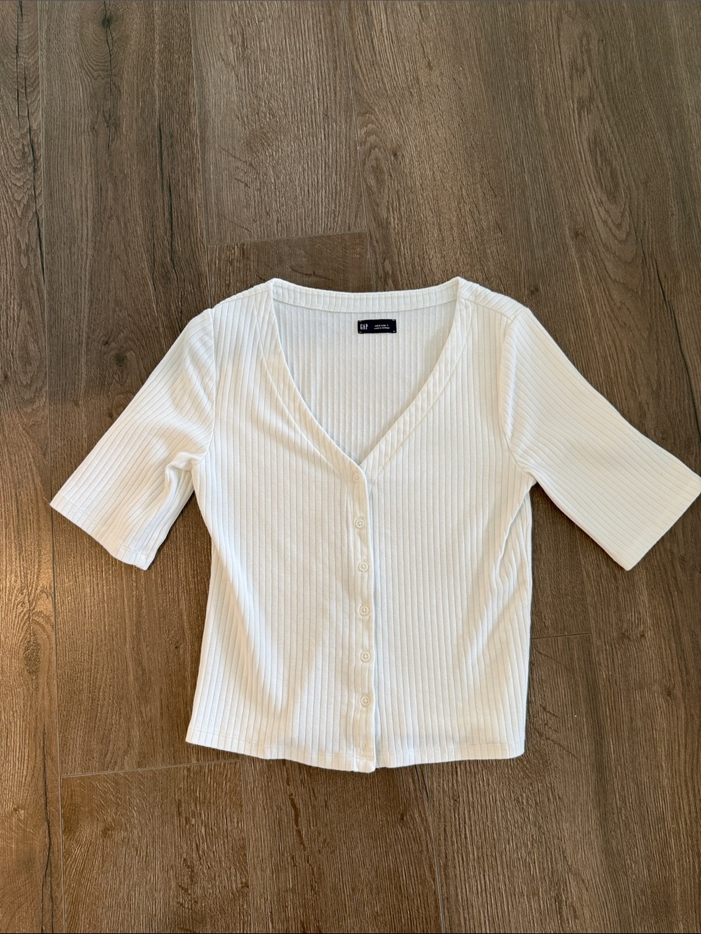 GAP White Ribbed V-Neck Button-Front Top - Picture 1 of 3